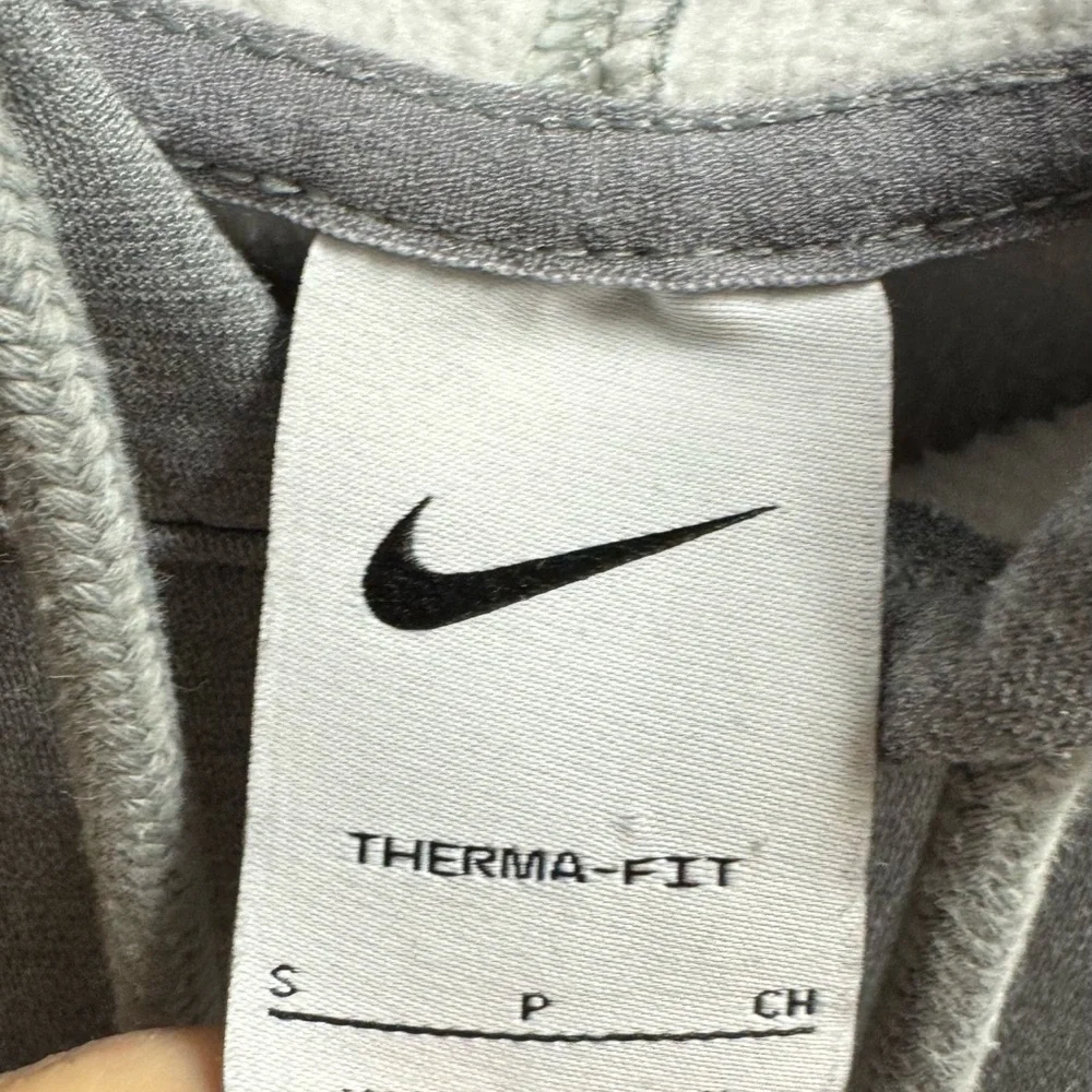 Nike Therma- Fit pullover preloved size S P Ch runs‎ big Women’s size
